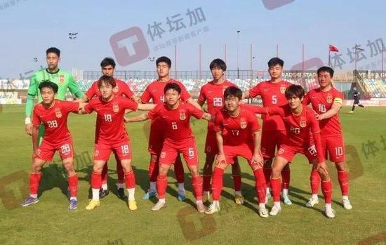 结实的黑人