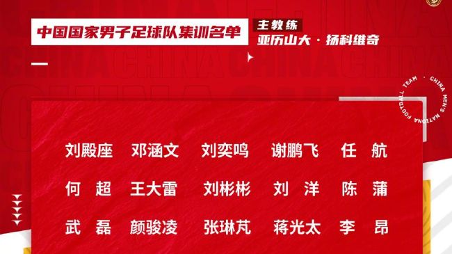 酒吧和女朋友拍照
